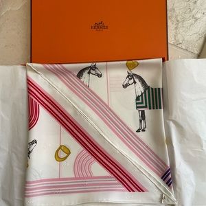 HERMÈS Garde Robe Pop Charm